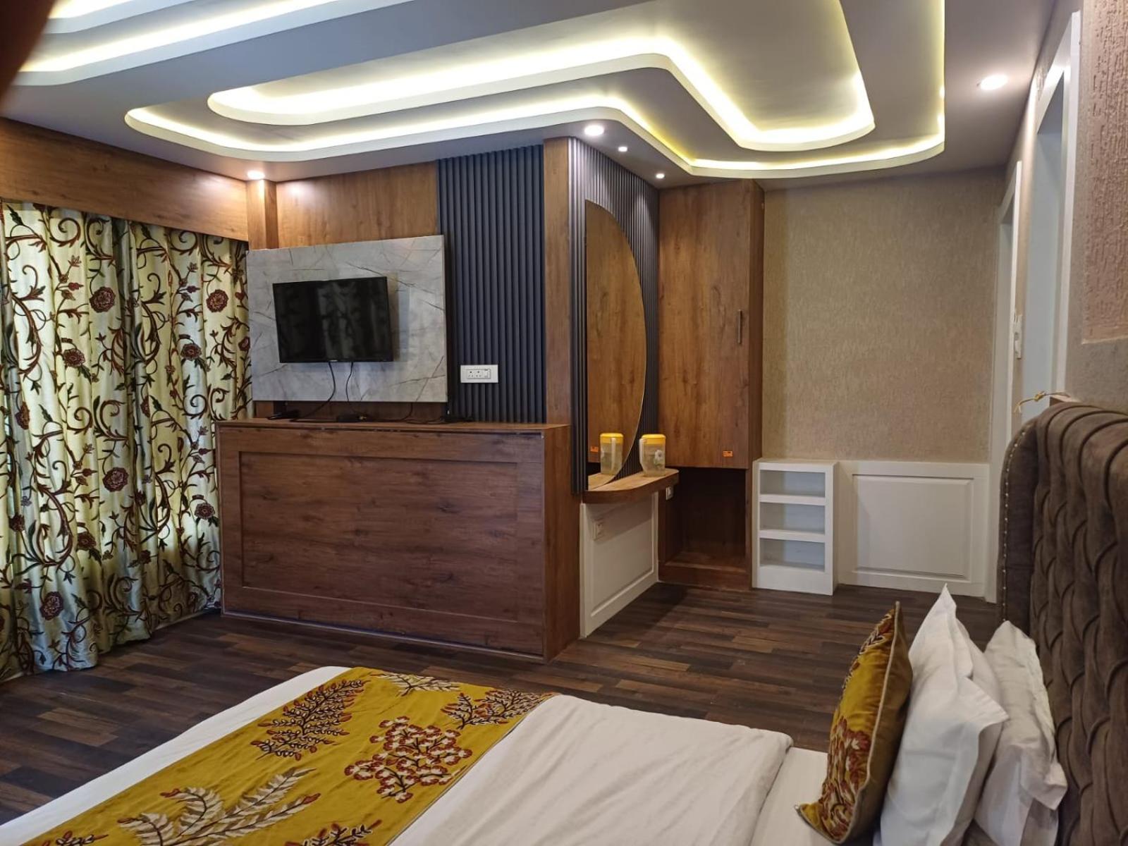 Hotel Manora Palace Srinagar  Ngoại thất bức ảnh