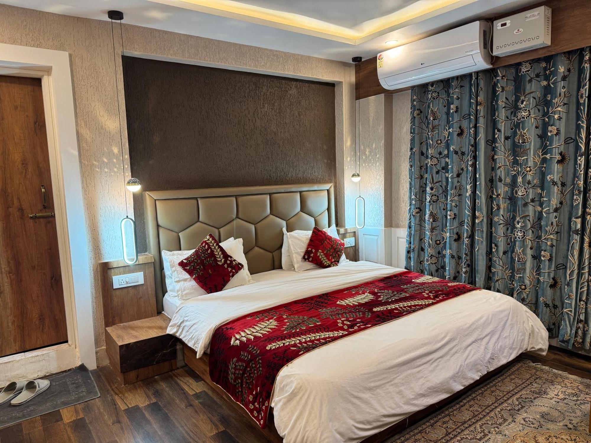 Hotel Manora Palace Srinagar  Ngoại thất bức ảnh