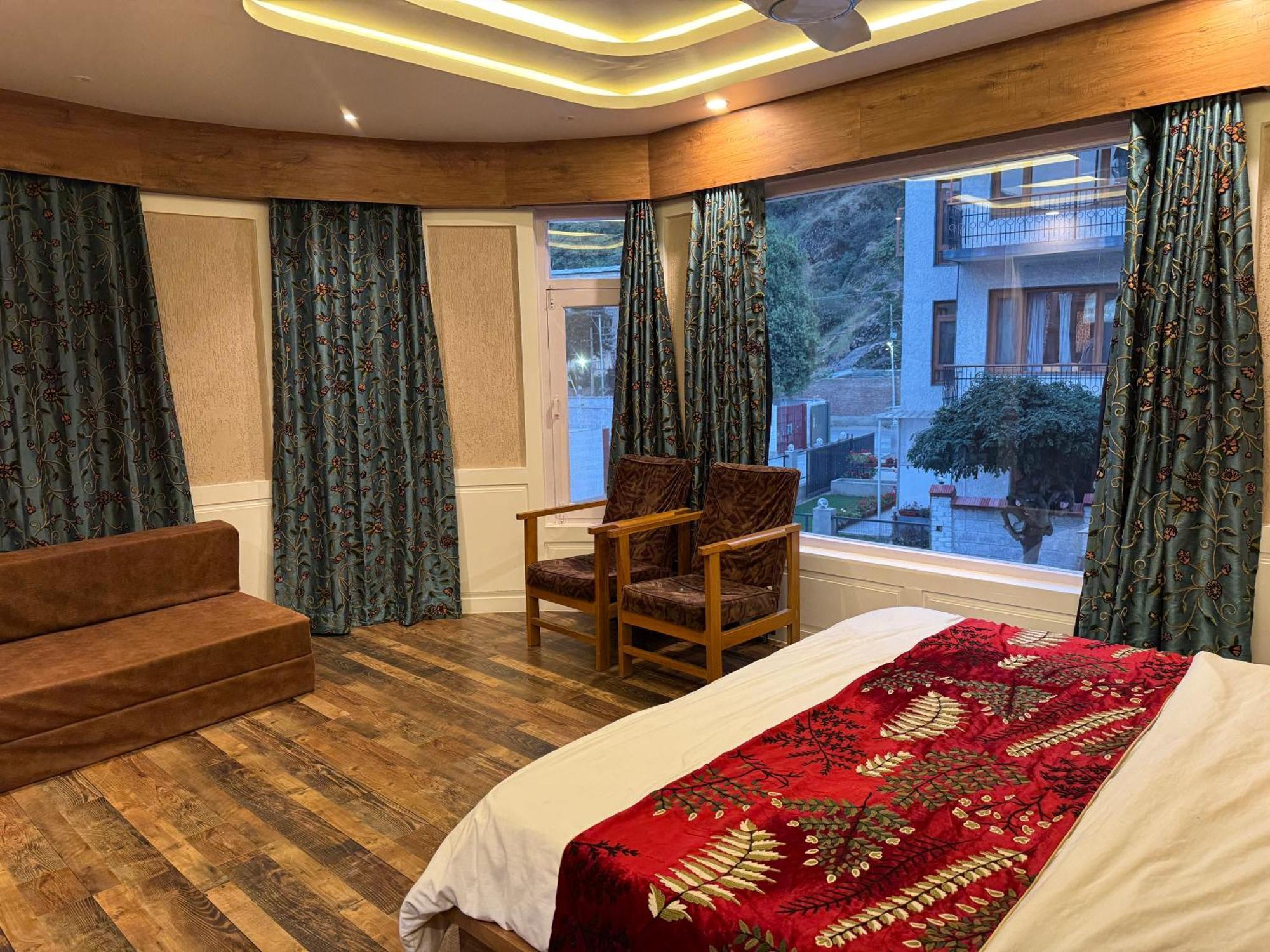 Hotel Manora Palace Srinagar  Ngoại thất bức ảnh